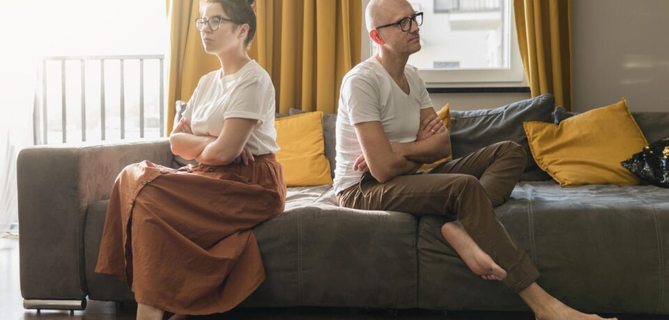 full-shot-couple-couch